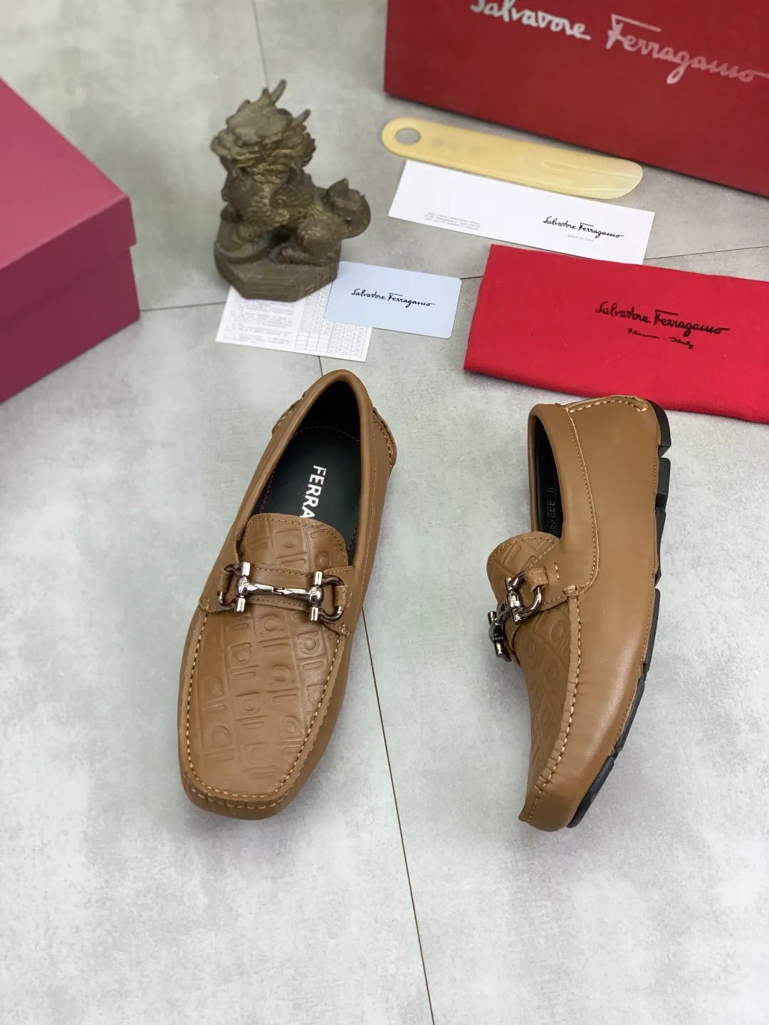Men's shoes 💰P542 New model, high quality [Ferragamo/Ferragamo] Latest lazy slip-on shoes Original imported calfskin, imported cowhide lining + original luxury metal buckle + original combination outsole Comparison without pressure Code number: 38-45